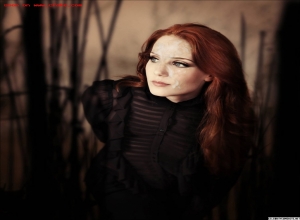 Fake : Simone Simons