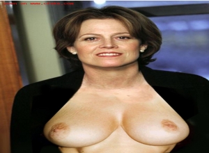 Fake : Sigourney Weaver