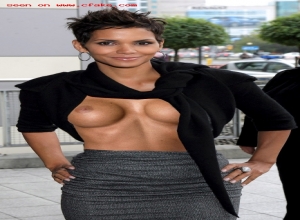 Fake : Halle Berry